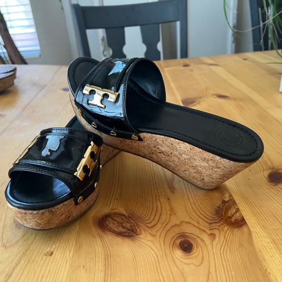 Tory Burch Patti Wedge (black patent leather) Size 9 - Picture 2 of 15